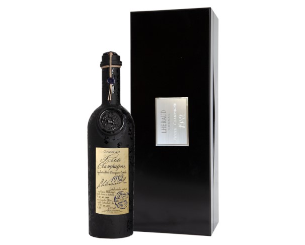 Коньяк ЛЕРО Птит Шампань 1982 46% 700мл п/у (дерево) / интернет-магазин напитков Лоза в Улан-Удэ