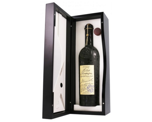 Коньяк ЛЕРО Птит Шампань 1989 44% 700мл п/у (дерево) / интернет-магазин напитков Лоза в Улан-Удэ